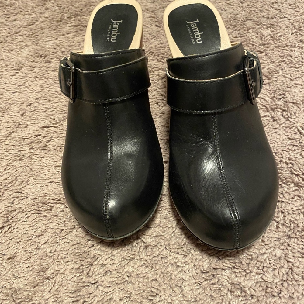 Jambu Women's Black Leather Mules